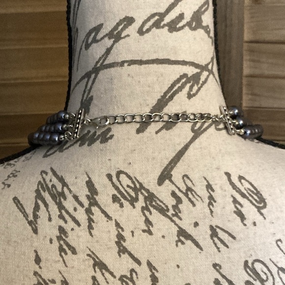 Ombré gray and white 3 faux pearls layering necklace GUC - Picture 3 of 4